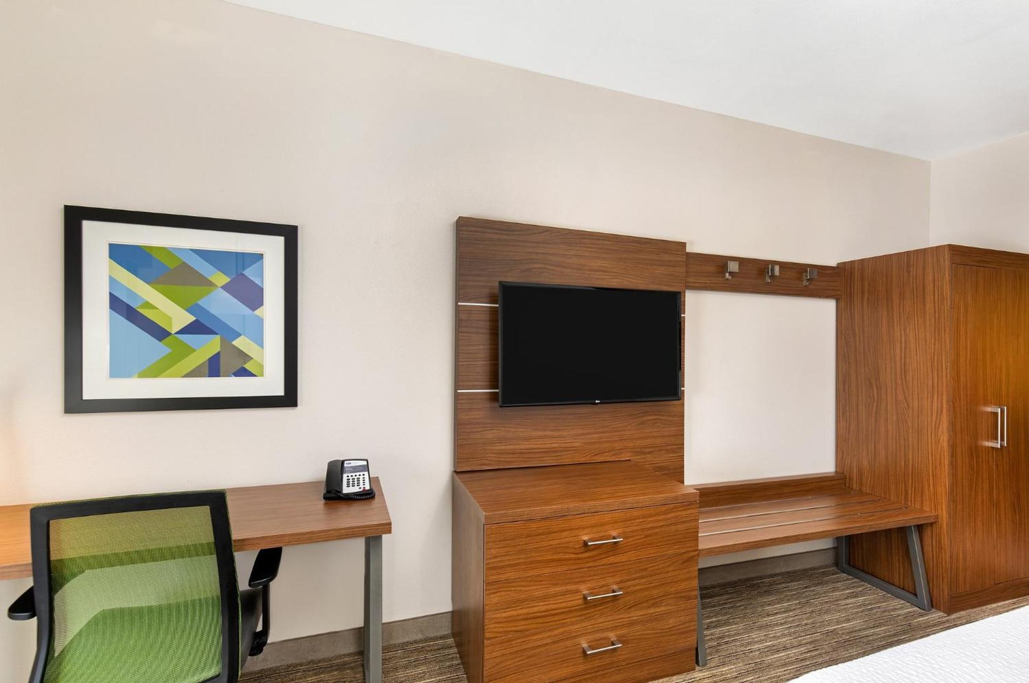 Holiday Inn Express Hotel & Suites Birmingham - Inverness 280 By Ihg Exteriör bild