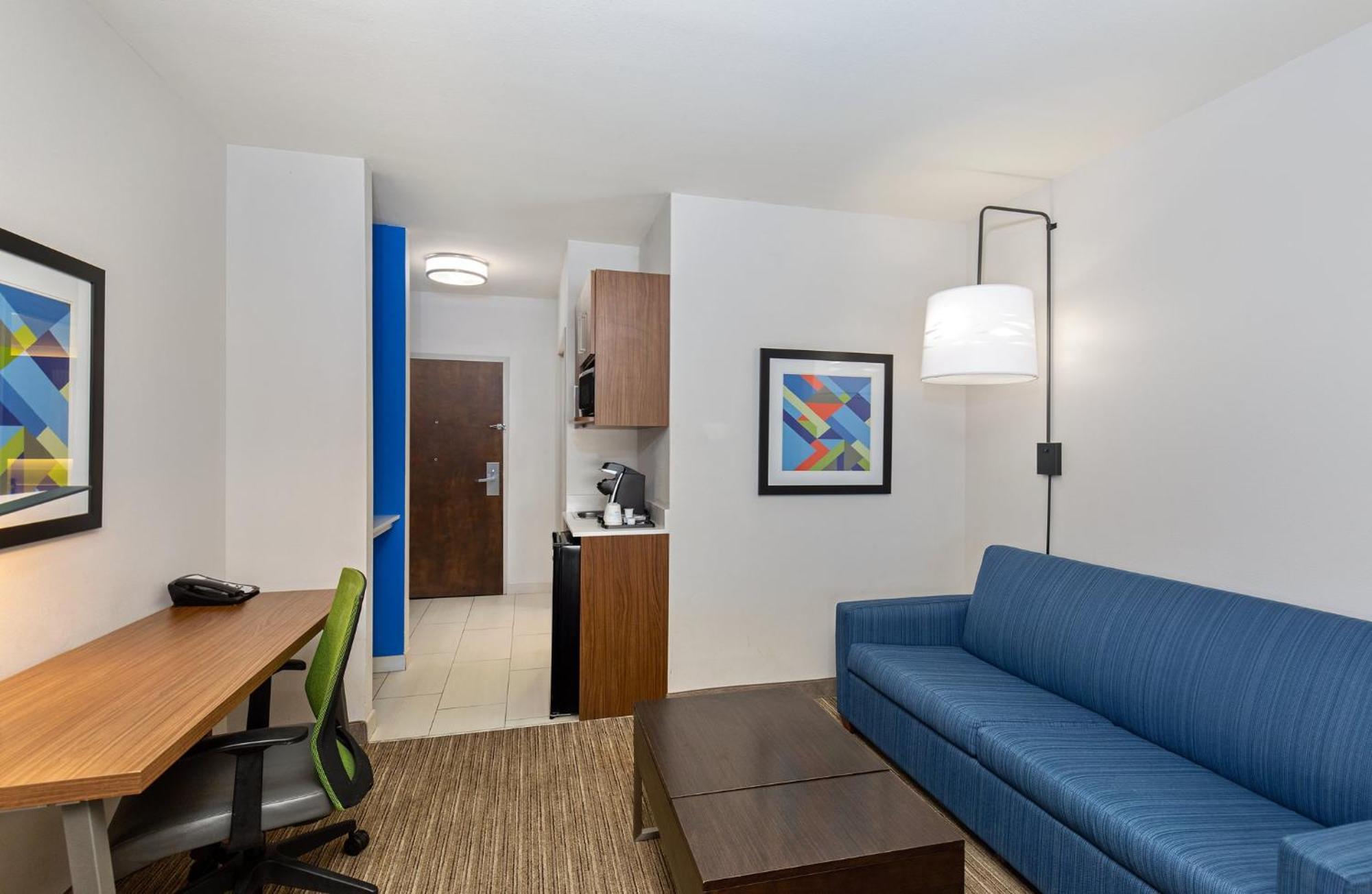 Holiday Inn Express Hotel & Suites Birmingham - Inverness 280 By Ihg Exteriör bild