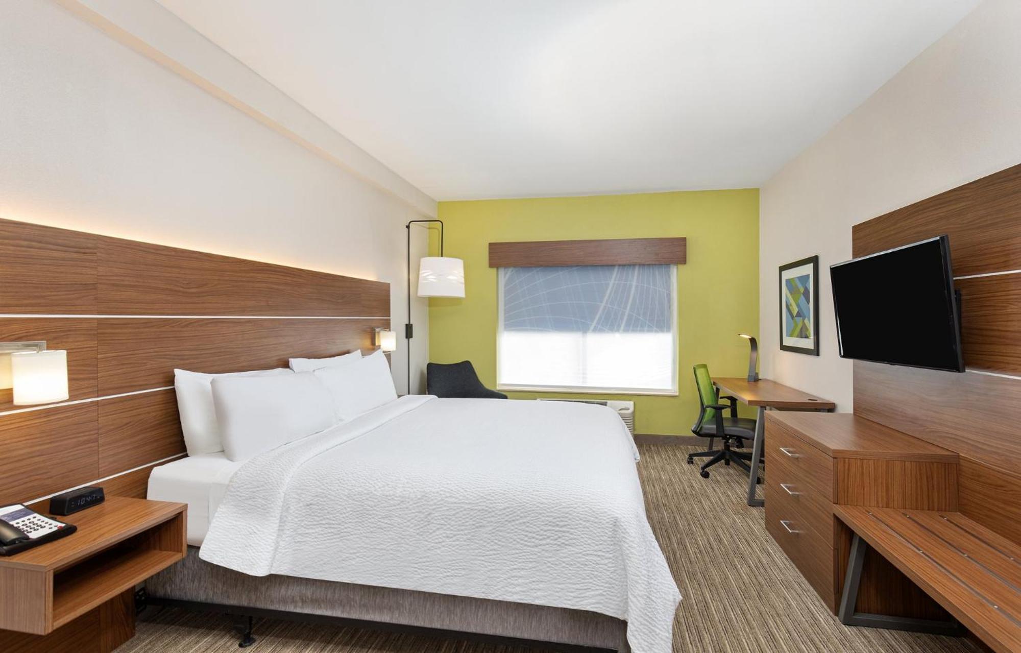 Holiday Inn Express Hotel & Suites Birmingham - Inverness 280 By Ihg Exteriör bild