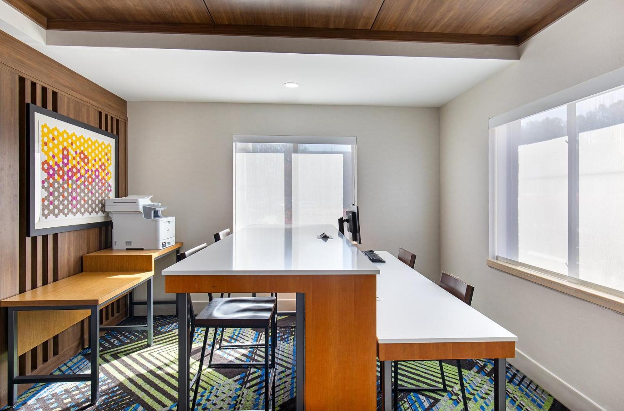 Holiday Inn Express Hotel & Suites Birmingham - Inverness 280 By Ihg Exteriör bild