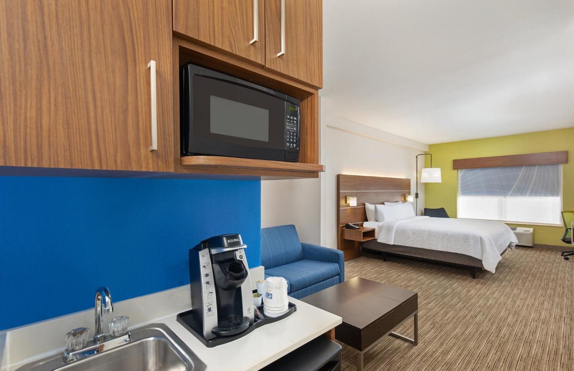 Holiday Inn Express Hotel & Suites Birmingham - Inverness 280 By Ihg Exteriör bild