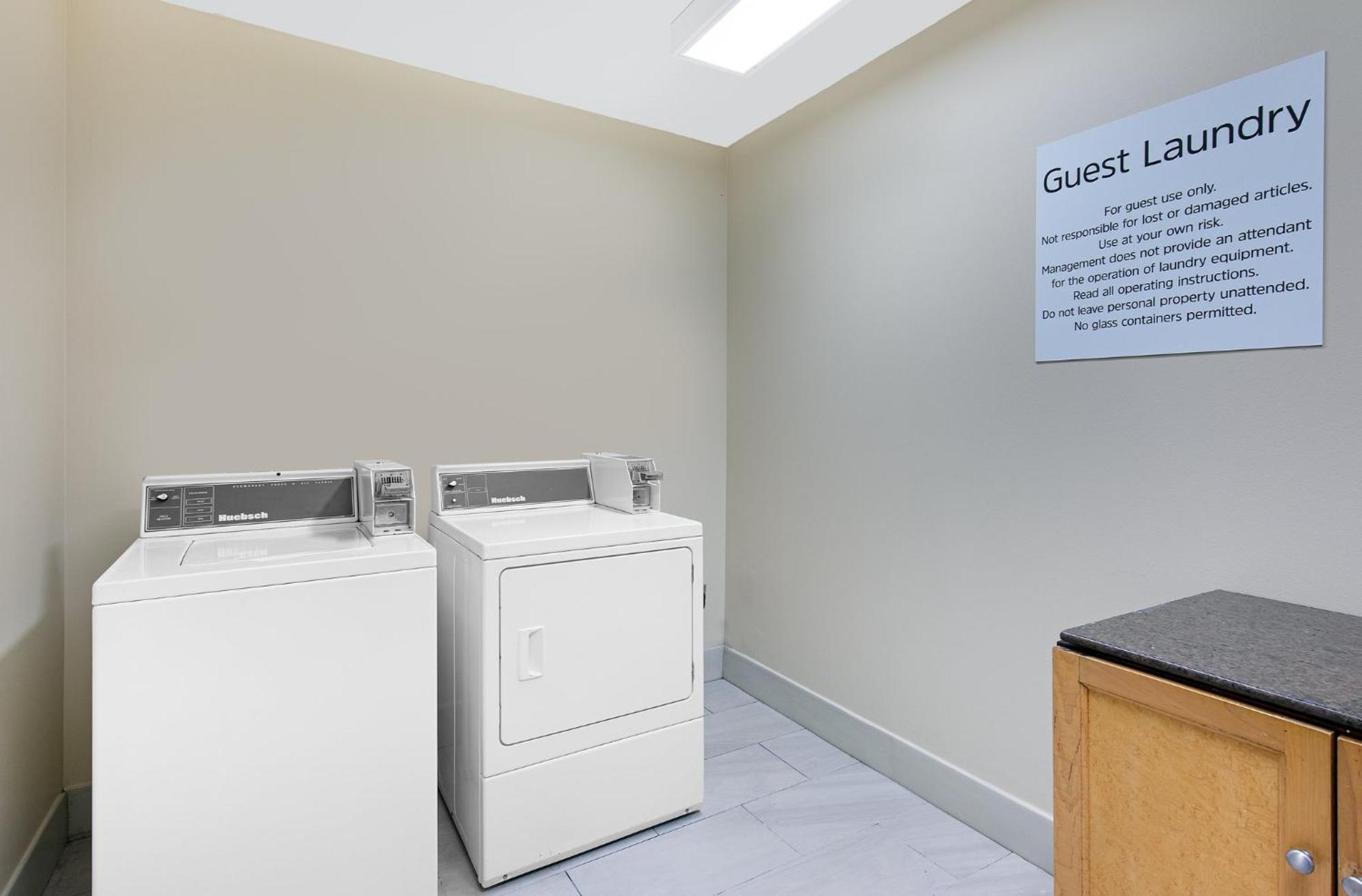 Holiday Inn Express Hotel & Suites Birmingham - Inverness 280 By Ihg Exteriör bild