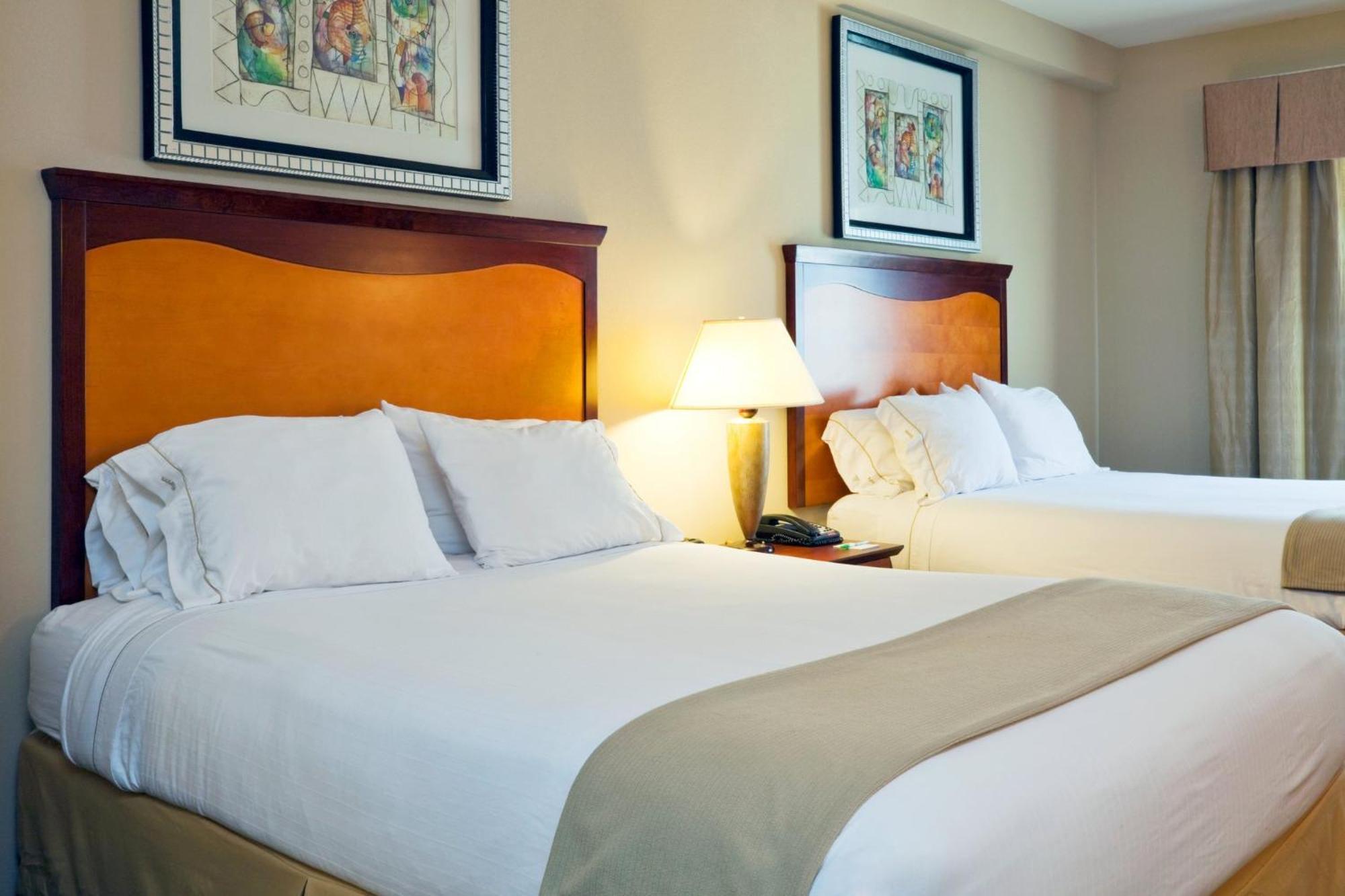 Holiday Inn Express Hotel & Suites Birmingham - Inverness 280 By Ihg Exteriör bild