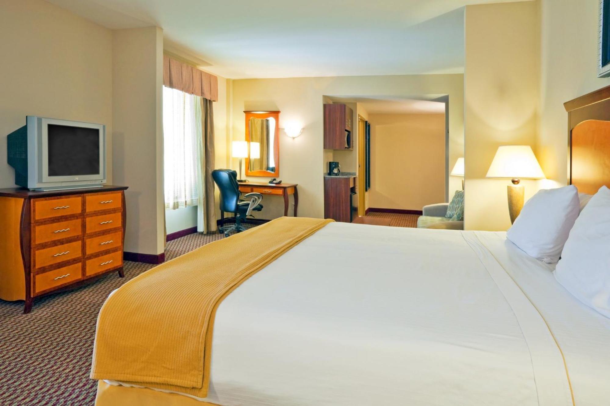 Holiday Inn Express Hotel & Suites Birmingham - Inverness 280 By Ihg Exteriör bild