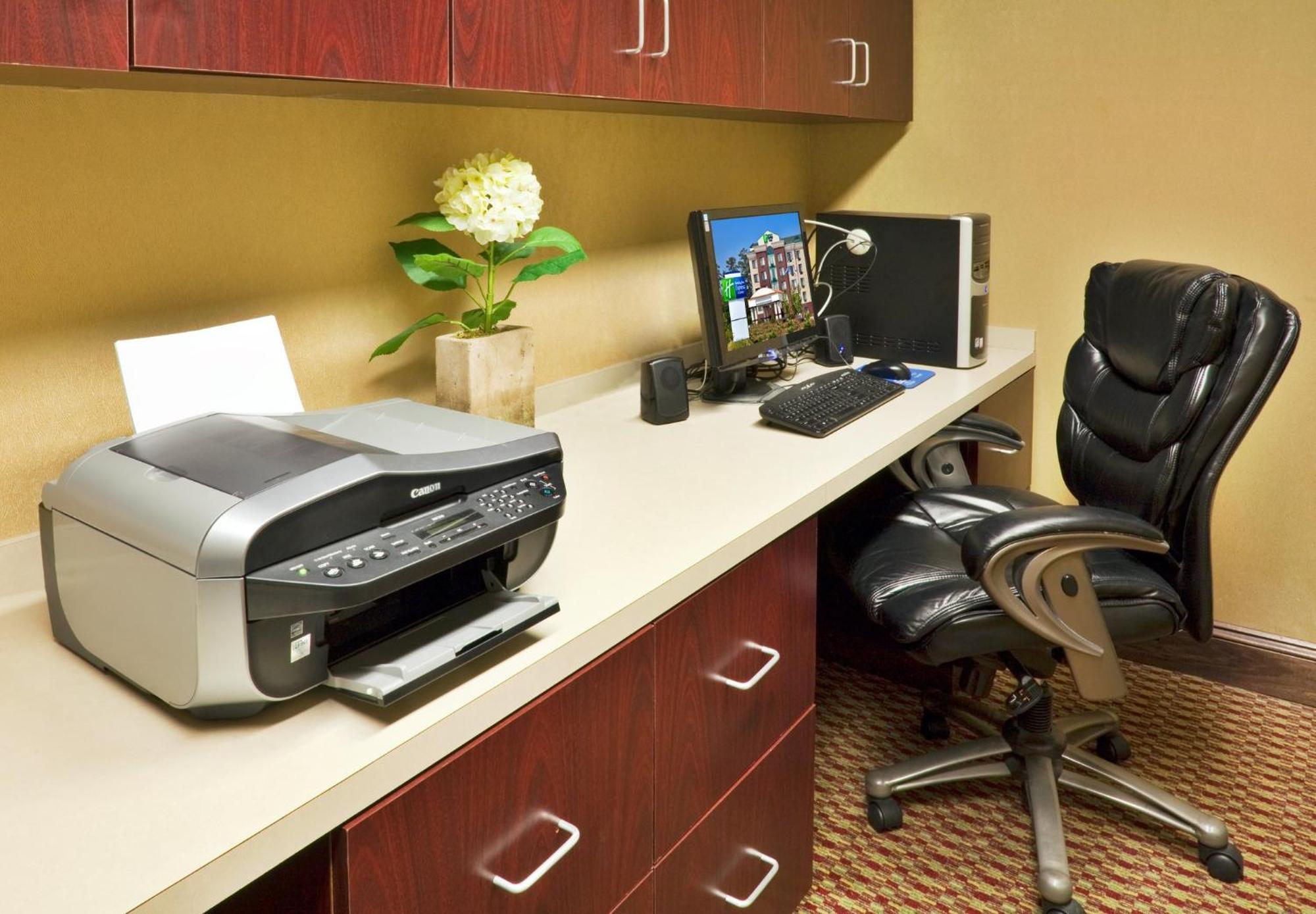 Holiday Inn Express Hotel & Suites Birmingham - Inverness 280 By Ihg Exteriör bild
