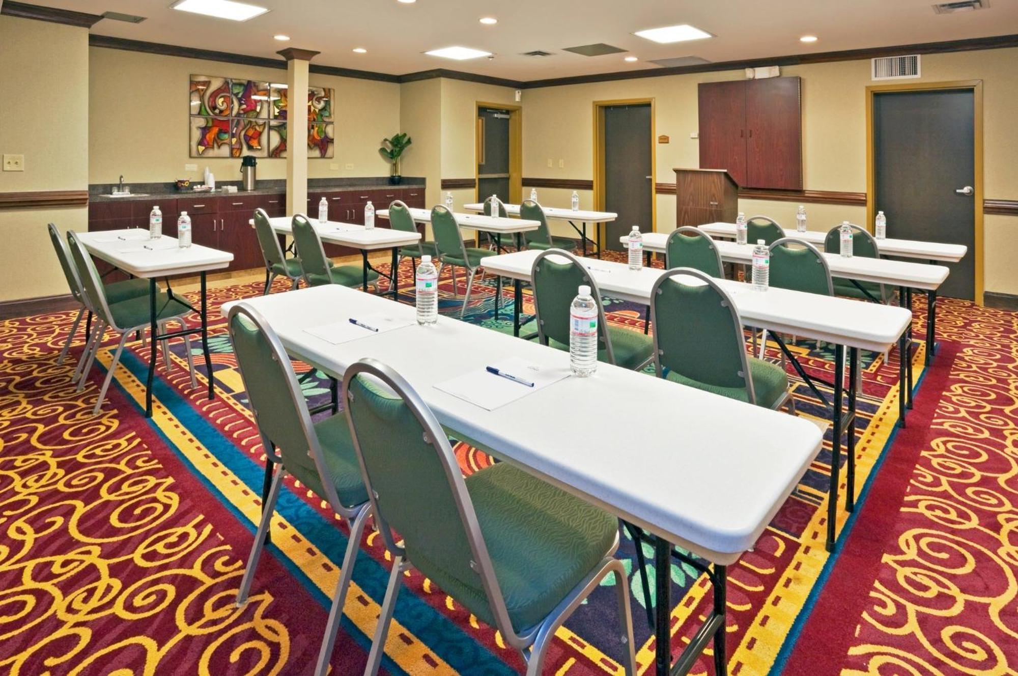 Holiday Inn Express Hotel & Suites Birmingham - Inverness 280 By Ihg Exteriör bild