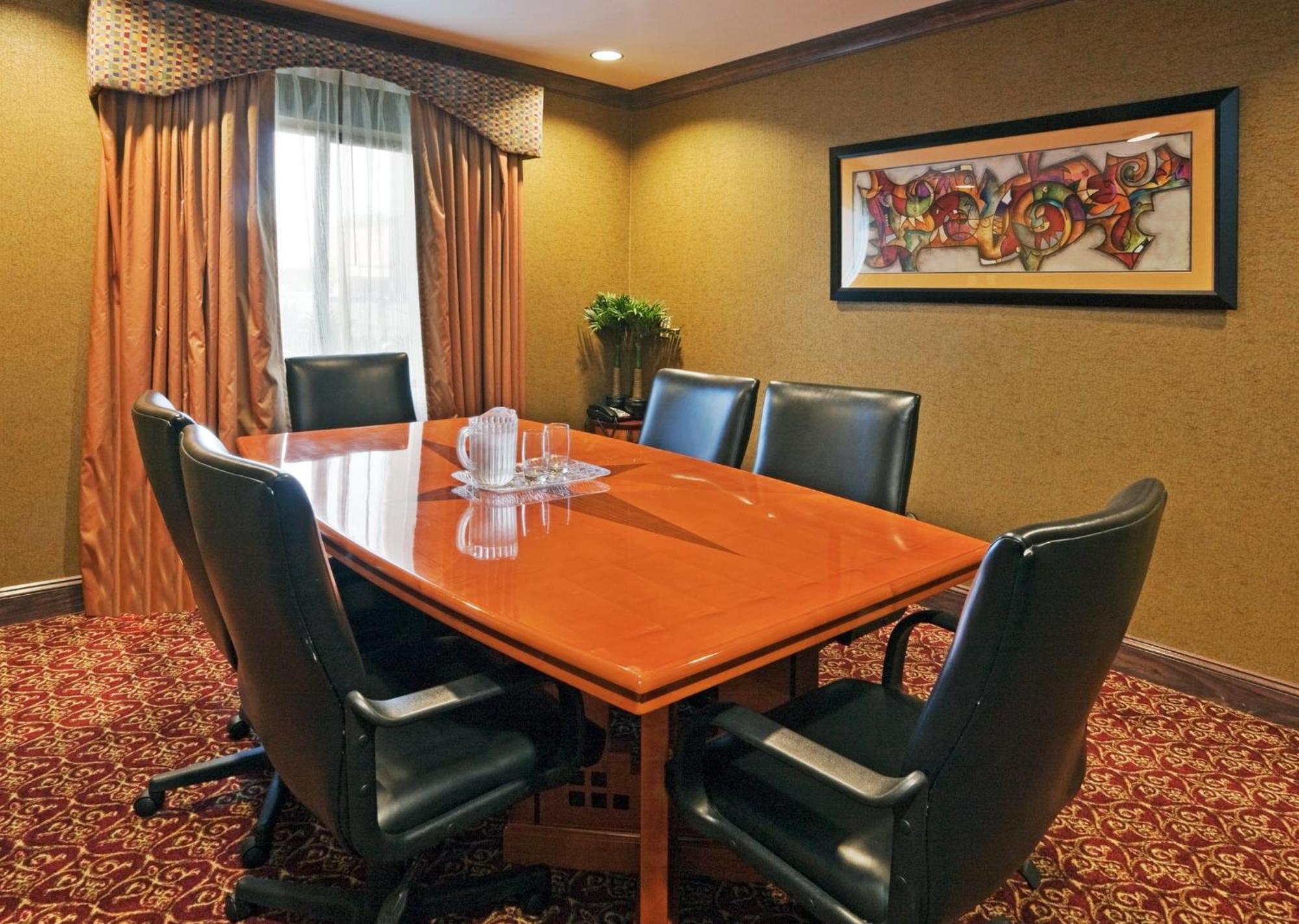 Holiday Inn Express Hotel & Suites Birmingham - Inverness 280 By Ihg Exteriör bild
